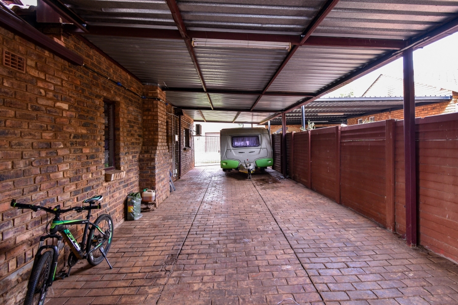 4 Bedroom Property for Sale in Doornpoort Gauteng