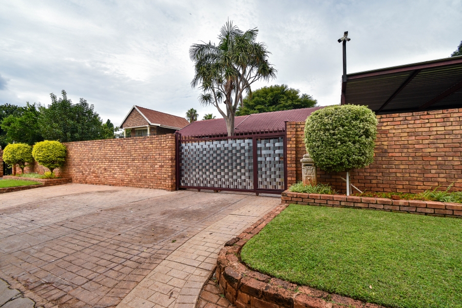 4 Bedroom Property for Sale in Doornpoort Gauteng