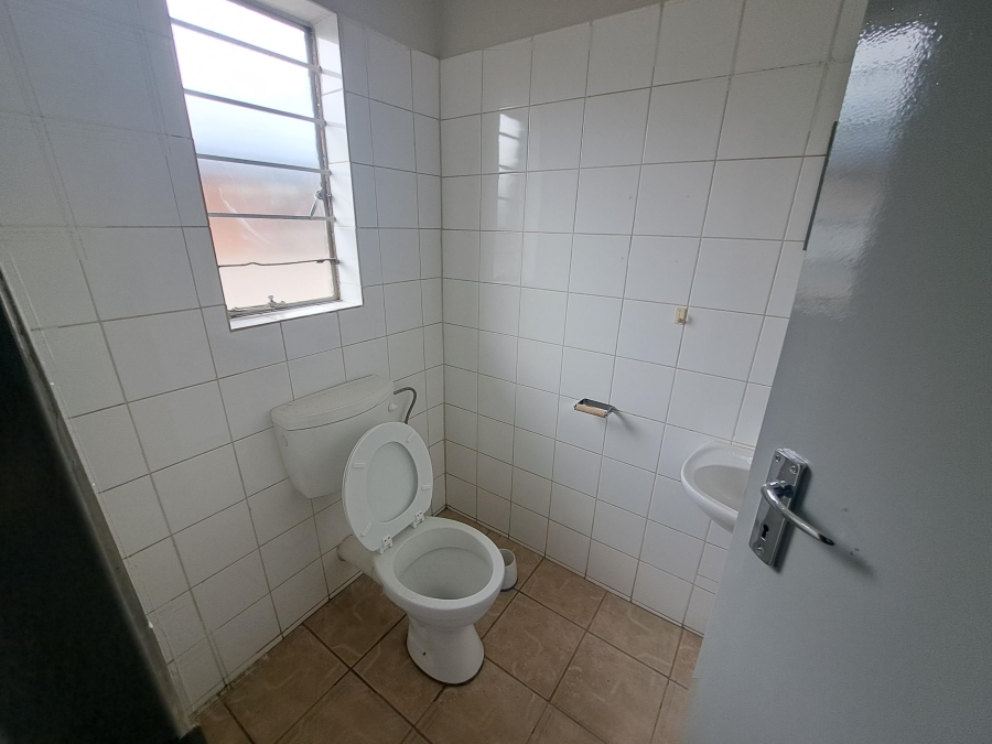 To Let Commercial Property for Rent in Hennops Park Industrial Gauteng