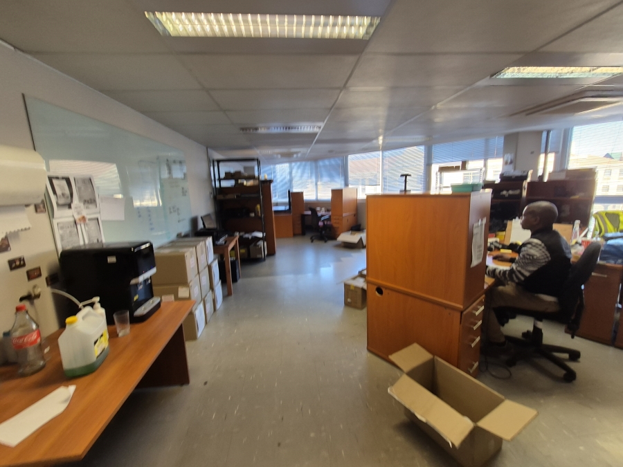 To Let Commercial Property for Rent in Die Hoewes Gauteng