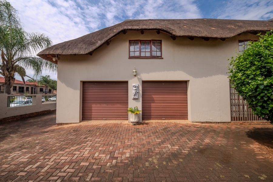 5 Bedroom Property for Sale in Doornpoort Gauteng