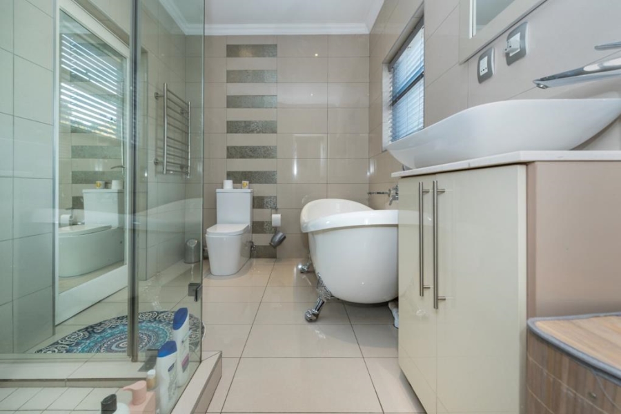 5 Bedroom Property for Sale in Strathavon Gauteng