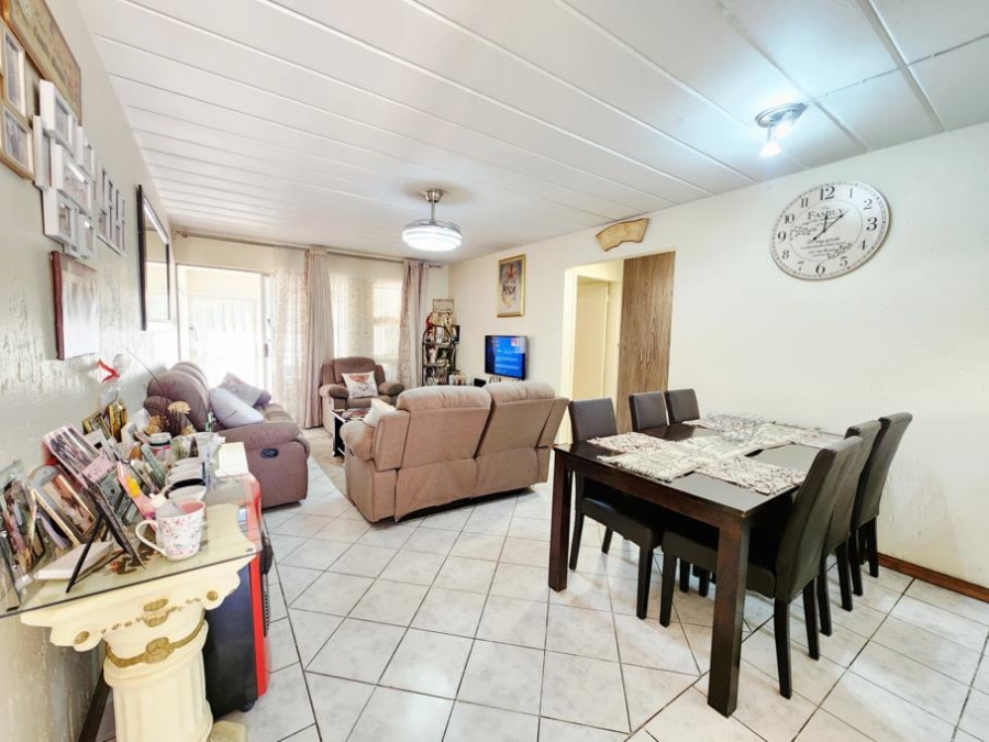 3 Bedroom Property for Sale in Oakdene Gauteng