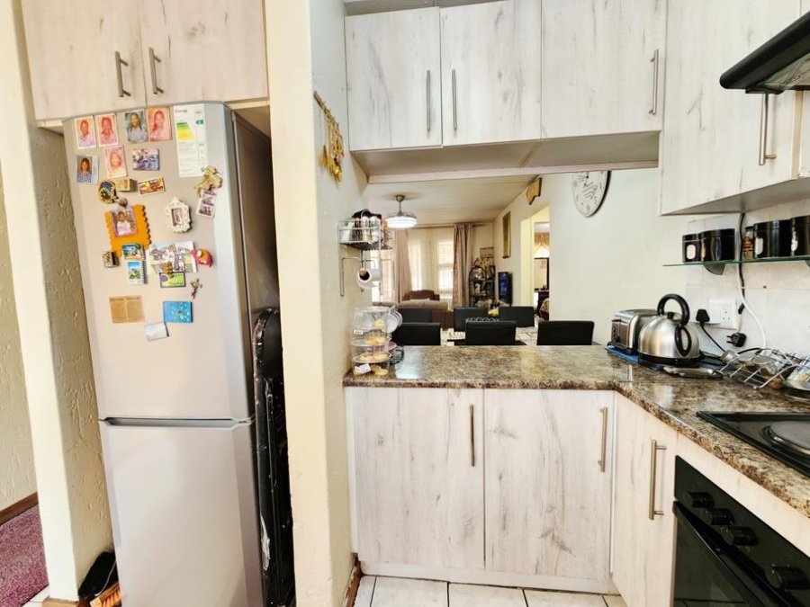 3 Bedroom Property for Sale in Oakdene Gauteng