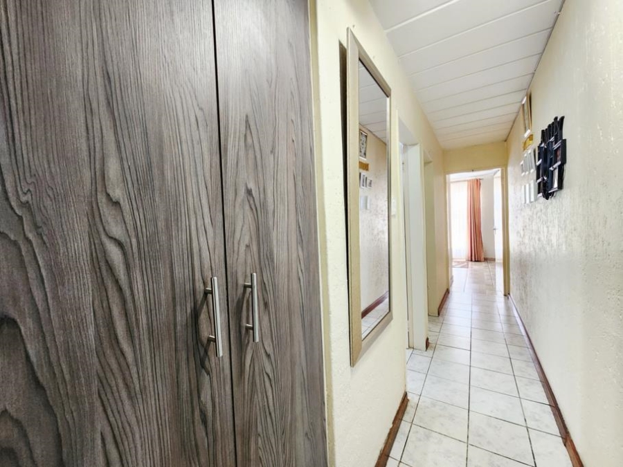 3 Bedroom Property for Sale in Oakdene Gauteng