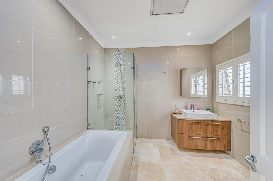 5 Bedroom Property for Sale in Kyalami Estates Gauteng