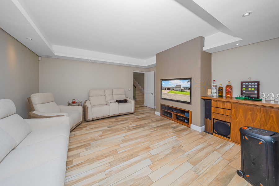 5 Bedroom Property for Sale in Kyalami Estates Gauteng