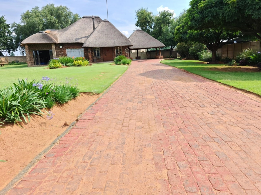 3 Bedroom Property for Sale in Buyscelia Gauteng