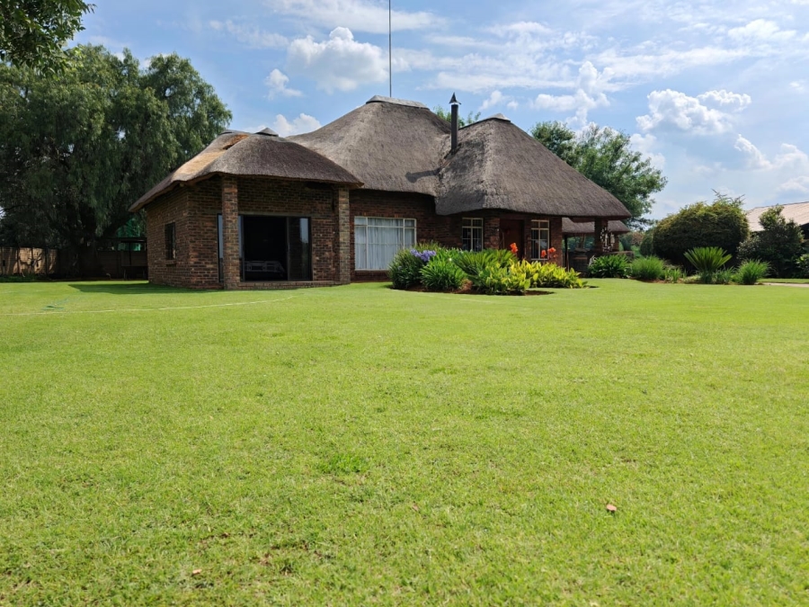 3 Bedroom Property for Sale in Buyscelia Gauteng