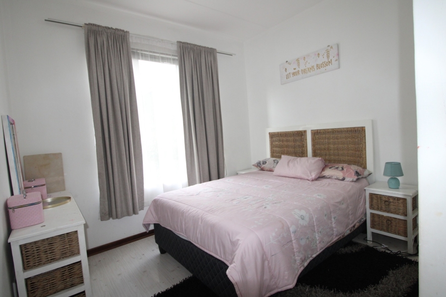 To Let 2 Bedroom Property for Rent in Bryanston Gauteng