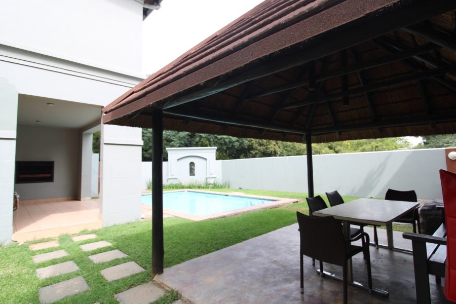To Let 2 Bedroom Property for Rent in Bryanston Gauteng