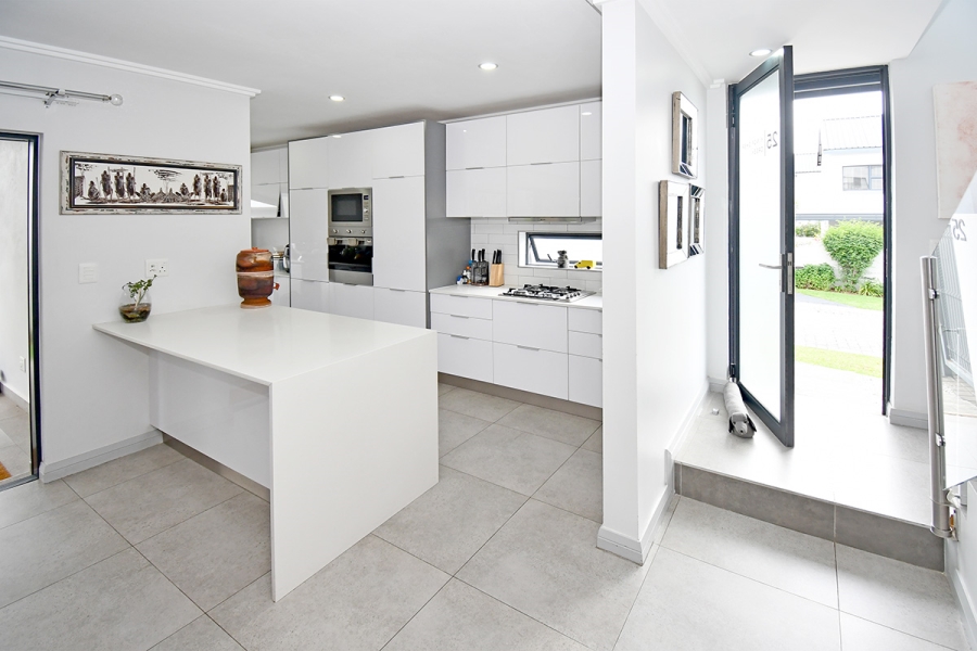 3 Bedroom Property for Sale in Broadacres Gauteng