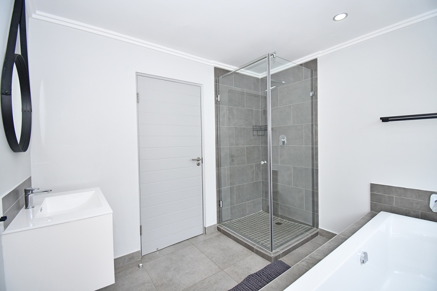 3 Bedroom Property for Sale in Broadacres Gauteng