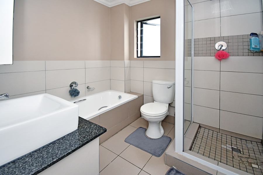 2 Bedroom Property for Sale in Broadacres Gauteng