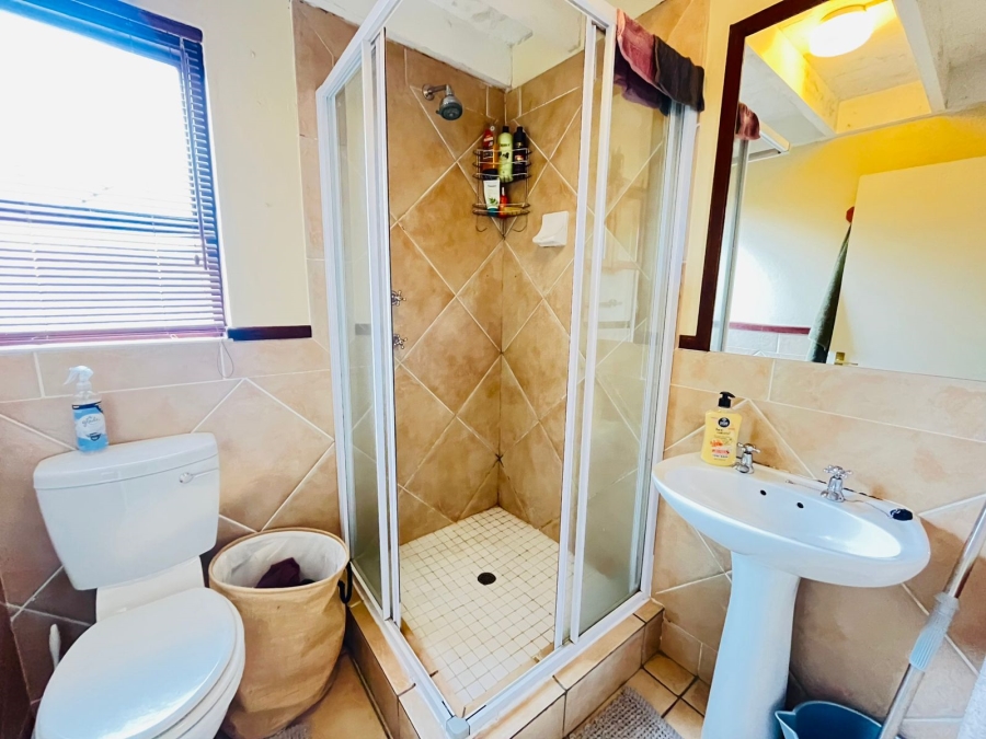 1 Bedroom Property for Sale in Pineslopes Gauteng