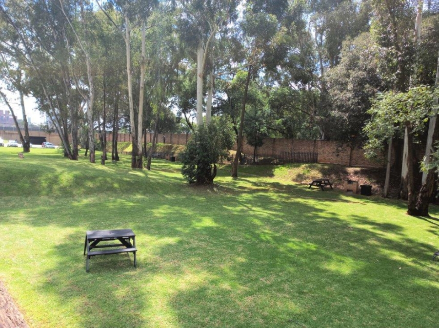 To Let 1 Bedroom Property for Rent in Braamfontein Gauteng