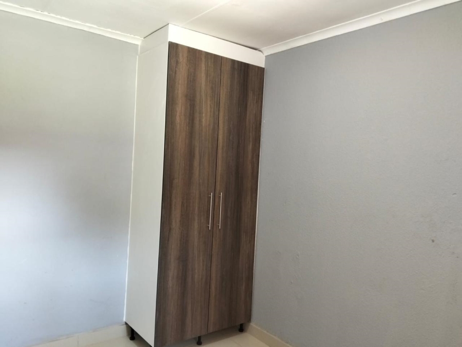 To Let 6 Bedroom Property for Rent in Glen Marais Gauteng