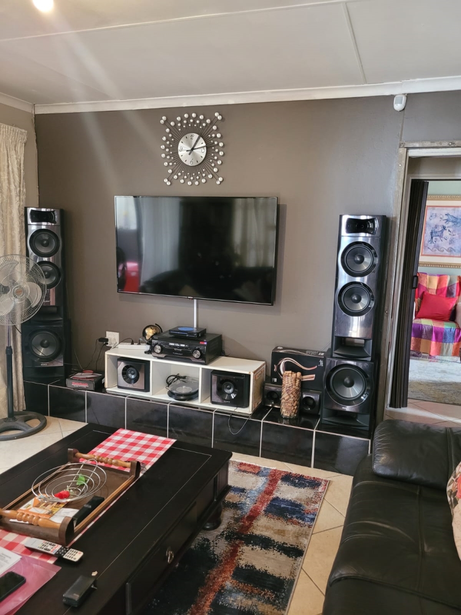 2 Bedroom Property for Sale in Fleurhof Gauteng