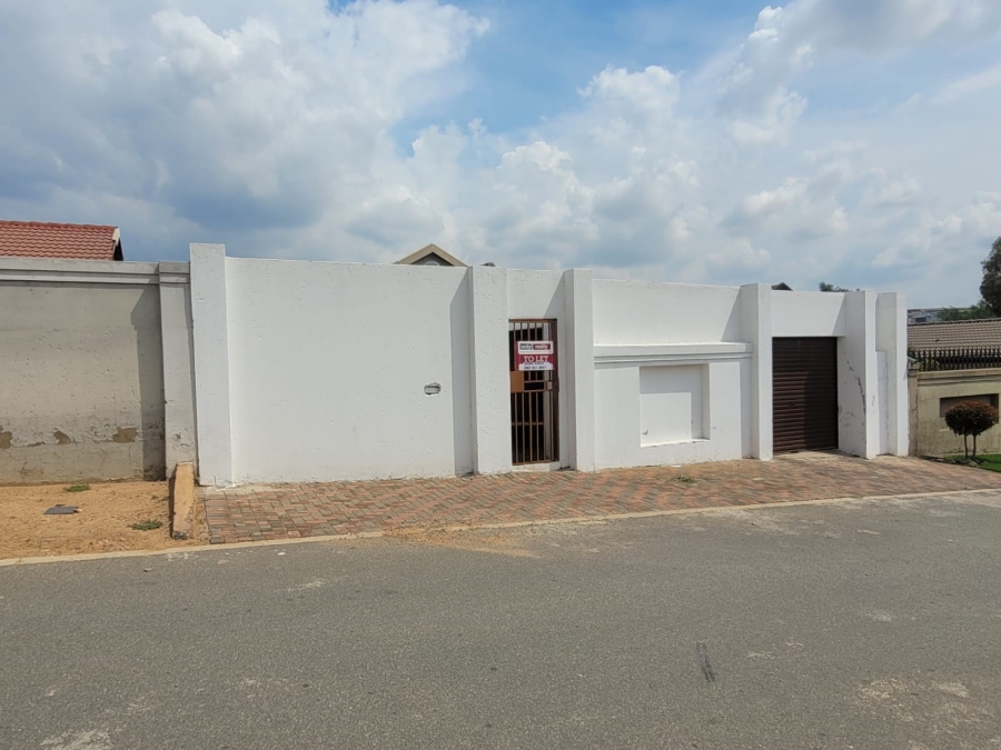 2 Bedroom Property for Sale in Fleurhof Gauteng