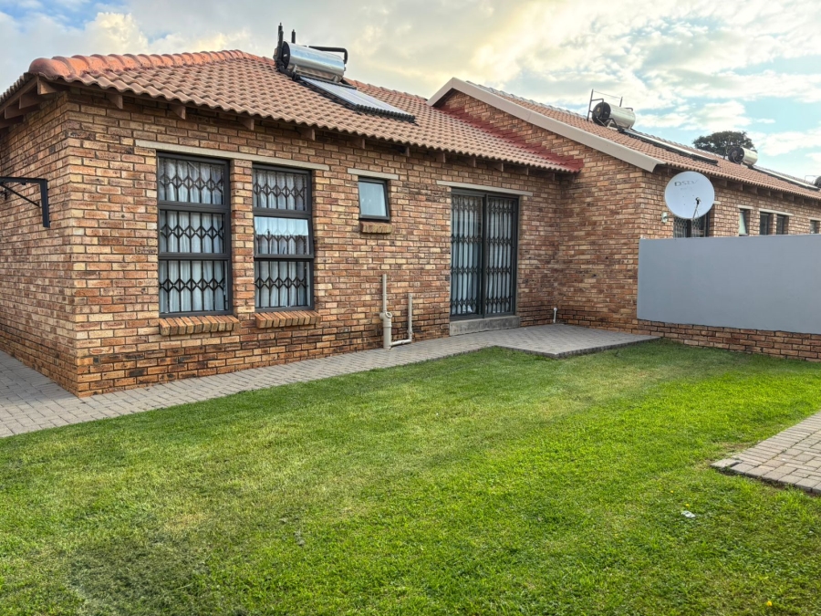 To Let 2 Bedroom Property for Rent in Groblerpark Gauteng