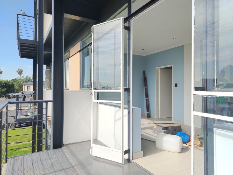 To Let 1 Bedroom Property for Rent in Helderkruin Gauteng