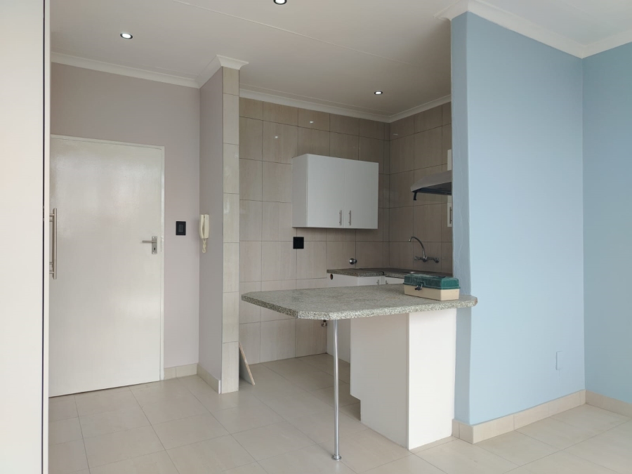 To Let 1 Bedroom Property for Rent in Helderkruin Gauteng