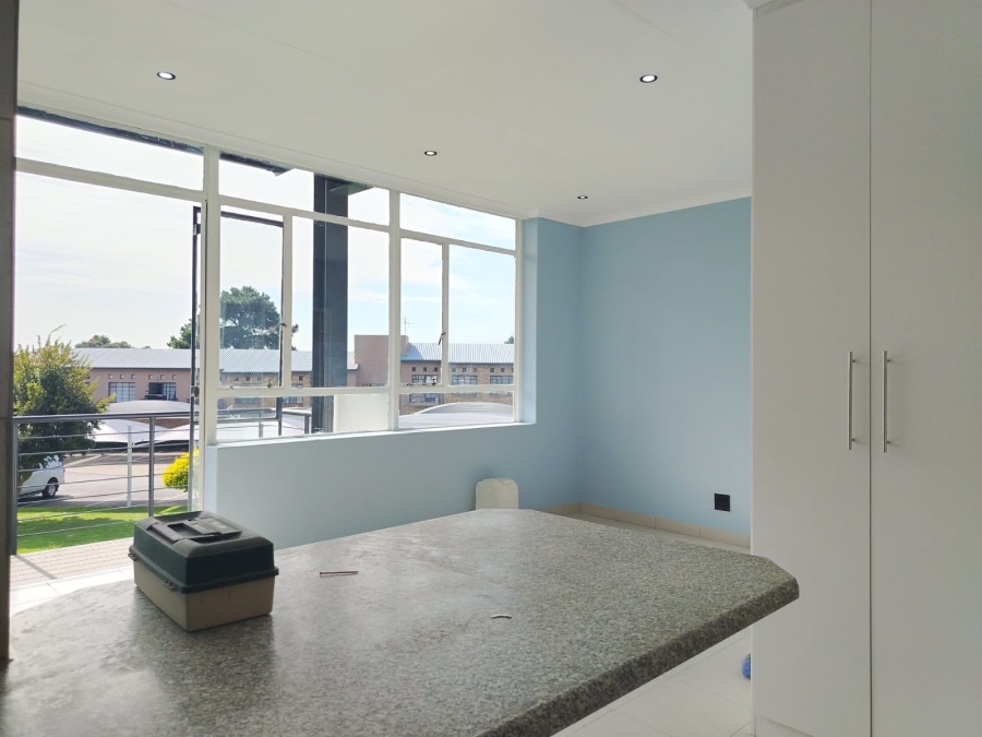 To Let 1 Bedroom Property for Rent in Helderkruin Gauteng