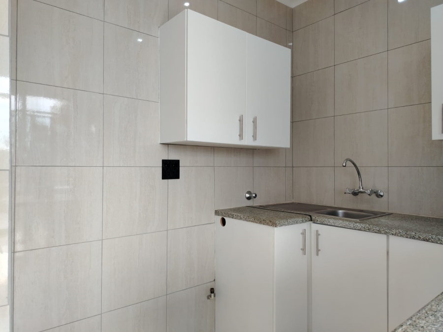 To Let 1 Bedroom Property for Rent in Helderkruin Gauteng