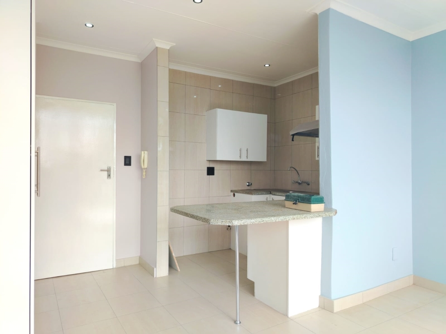 To Let 1 Bedroom Property for Rent in Helderkruin Gauteng