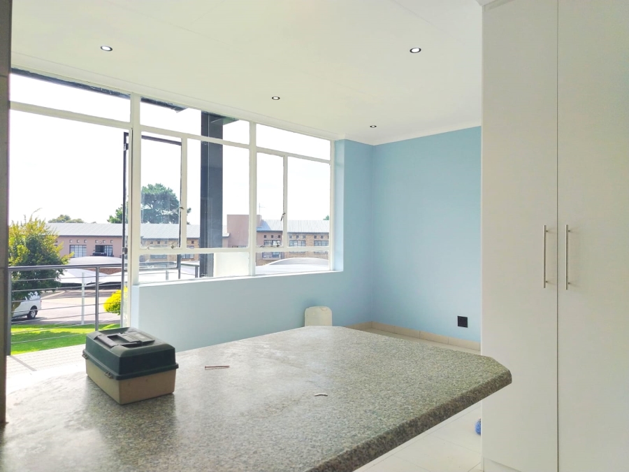 To Let 1 Bedroom Property for Rent in Helderkruin Gauteng