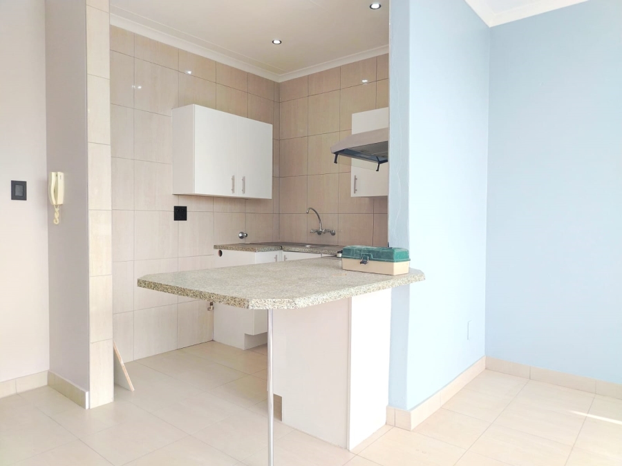 To Let 1 Bedroom Property for Rent in Helderkruin Gauteng