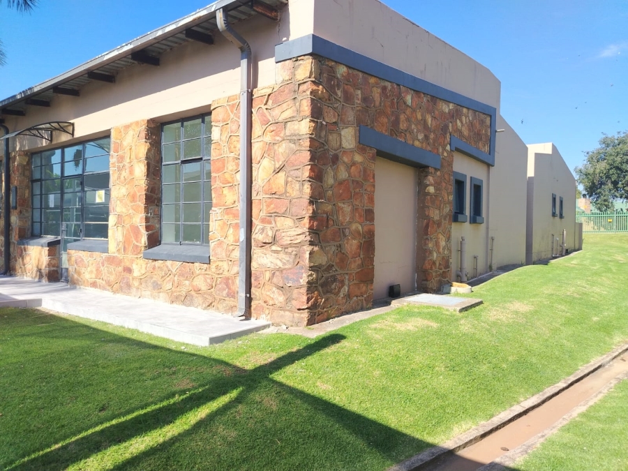 2 Bedroom Property for Sale in Helderkruin Gauteng