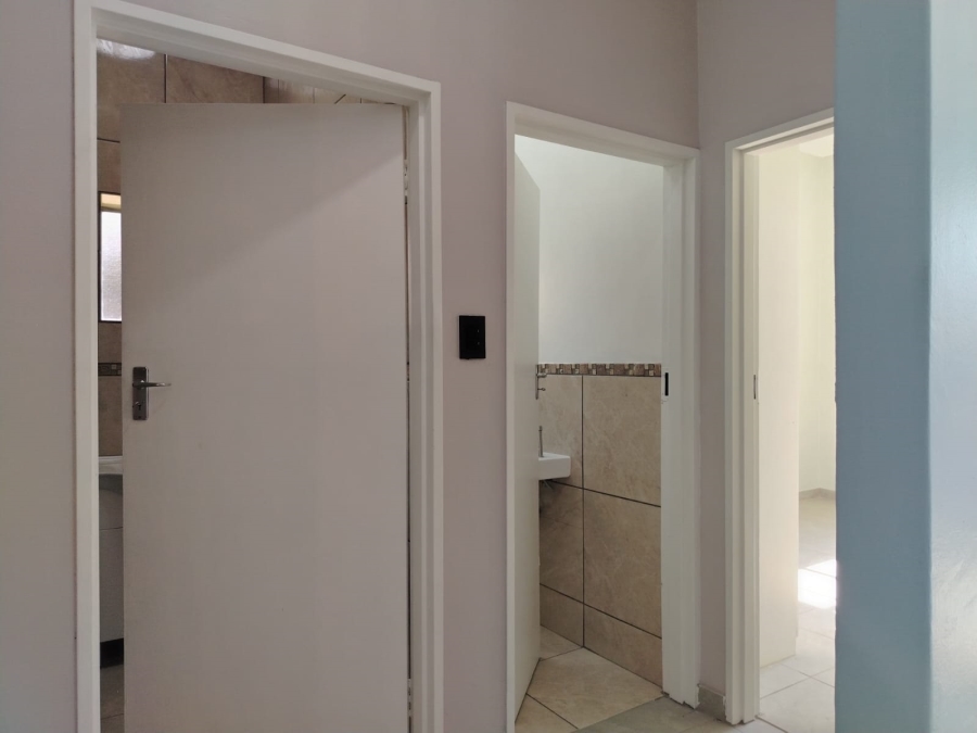 2 Bedroom Property for Sale in Helderkruin Gauteng