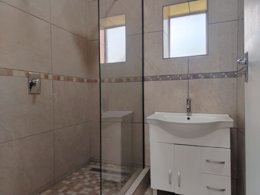 2 Bedroom Property for Sale in Helderkruin Gauteng