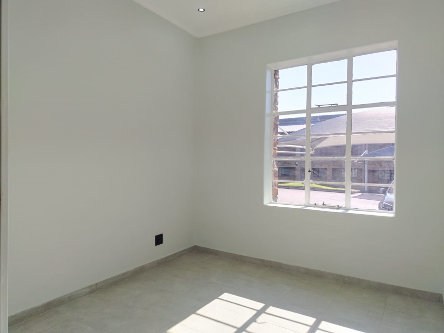 2 Bedroom Property for Sale in Helderkruin Gauteng