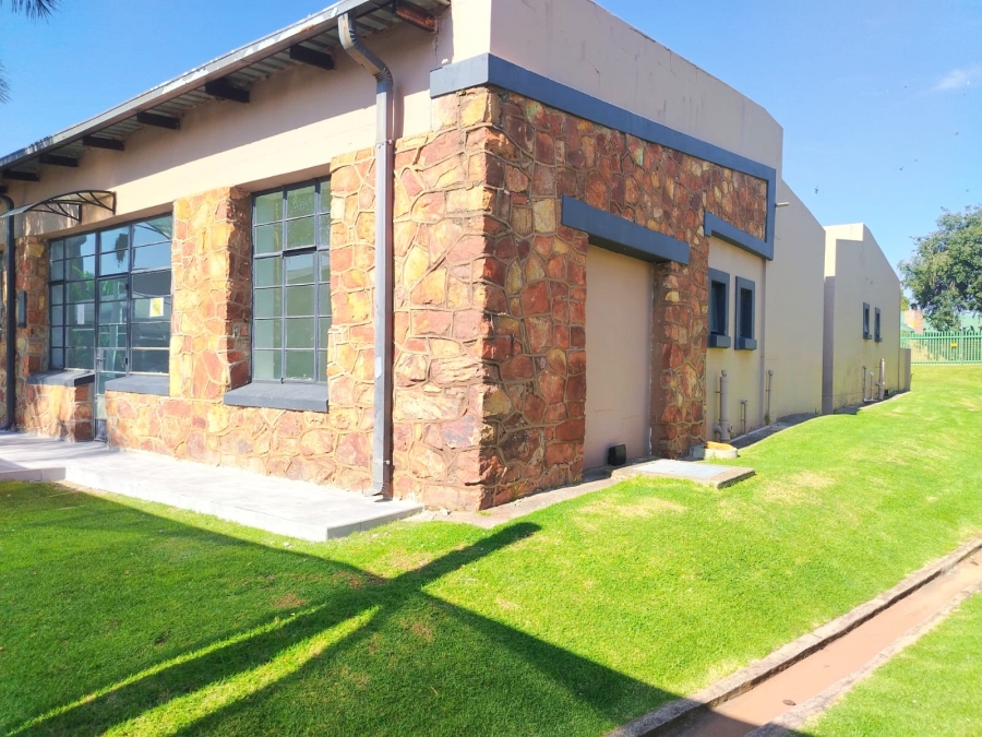 To Let 2 Bedroom Property for Rent in Helderkruin Gauteng