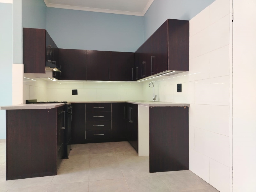 To Let 2 Bedroom Property for Rent in Helderkruin Gauteng