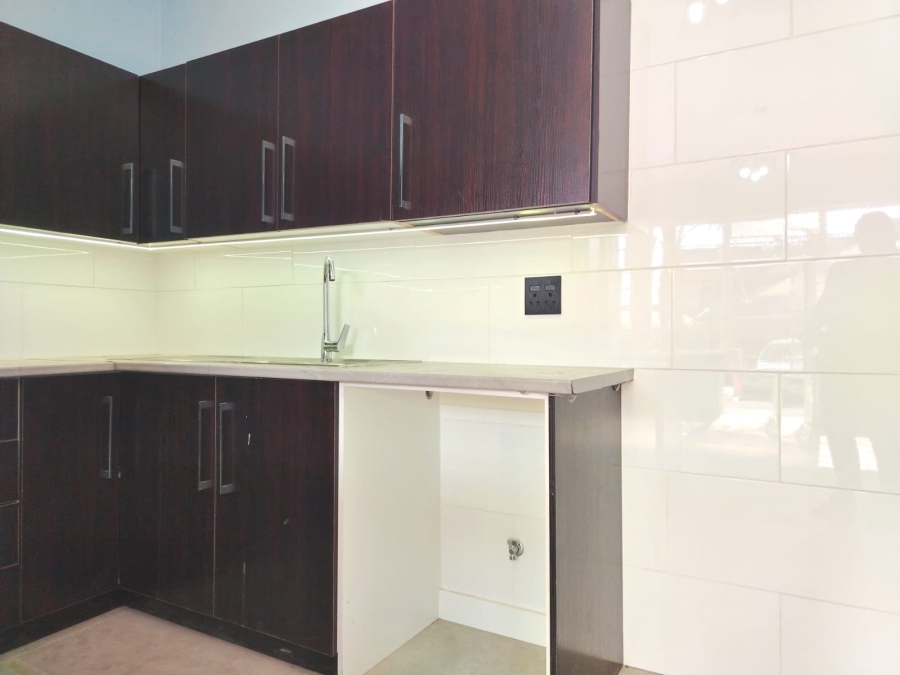 To Let 2 Bedroom Property for Rent in Helderkruin Gauteng