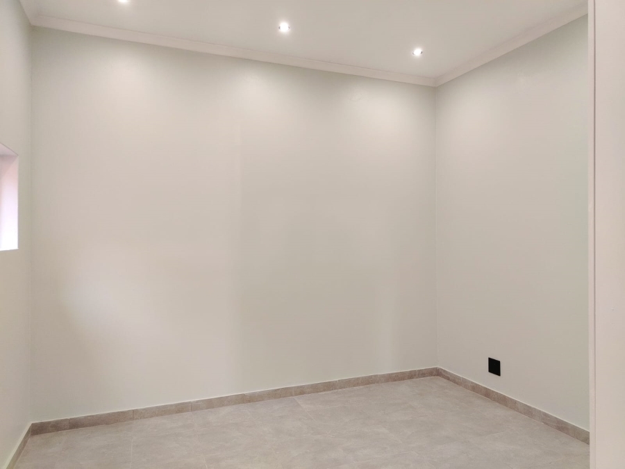 To Let 2 Bedroom Property for Rent in Helderkruin Gauteng