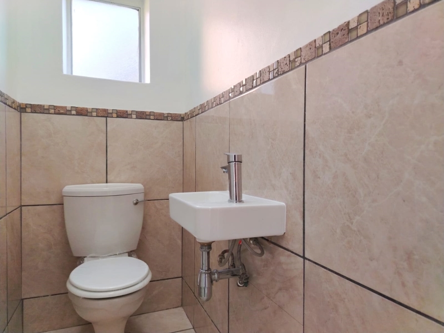 To Let 2 Bedroom Property for Rent in Helderkruin Gauteng