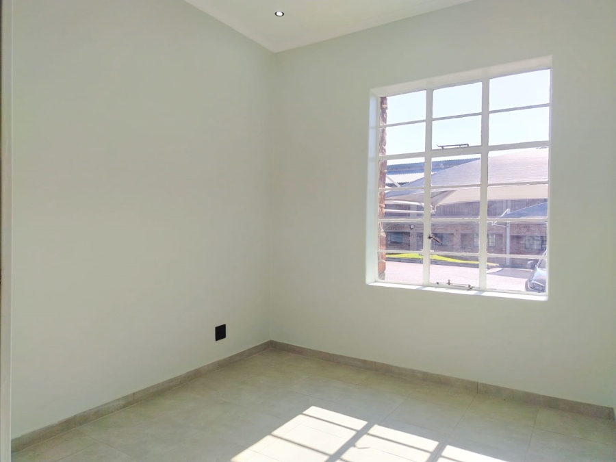 To Let 2 Bedroom Property for Rent in Helderkruin Gauteng