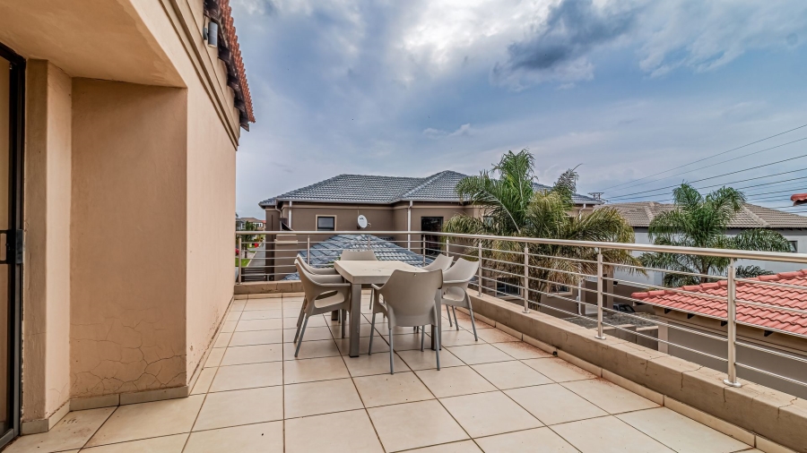 6 Bedroom Property for Sale in Parkrand Gauteng
