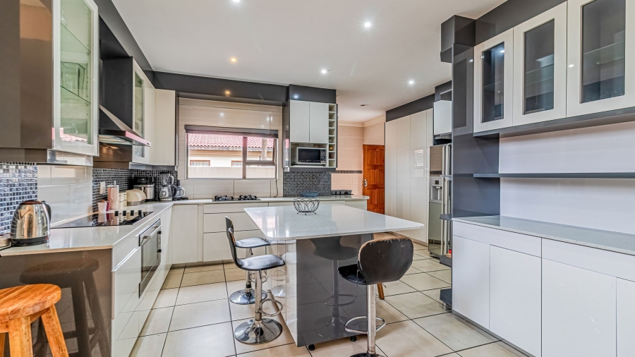6 Bedroom Property for Sale in Parkrand Gauteng