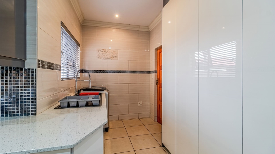 6 Bedroom Property for Sale in Parkrand Gauteng