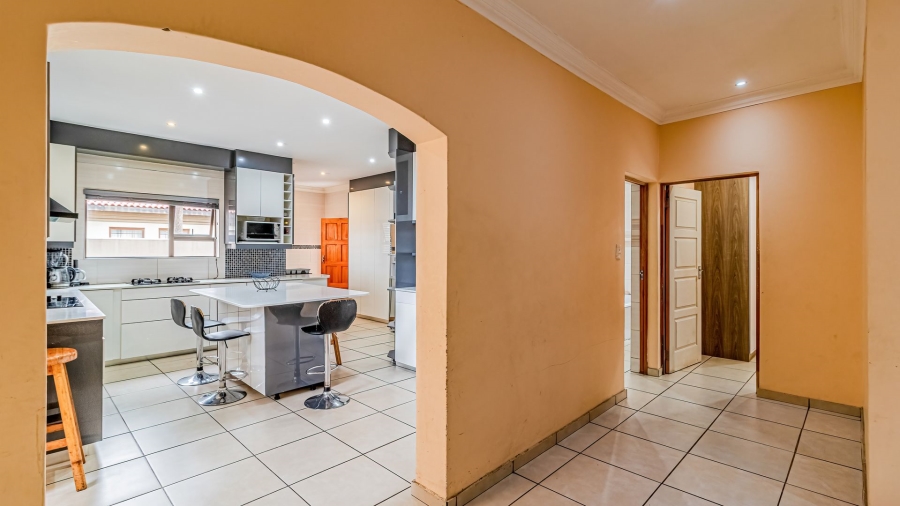 6 Bedroom Property for Sale in Parkrand Gauteng