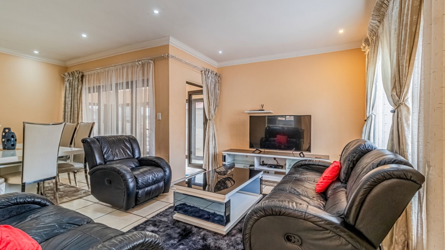 6 Bedroom Property for Sale in Parkrand Gauteng