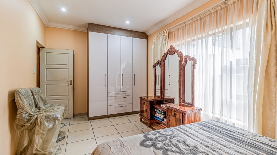 6 Bedroom Property for Sale in Parkrand Gauteng