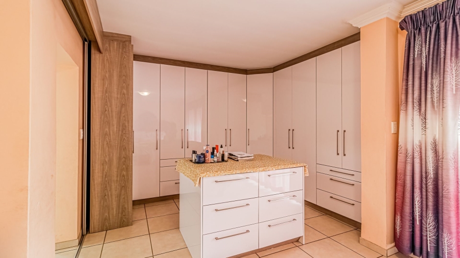 6 Bedroom Property for Sale in Parkrand Gauteng