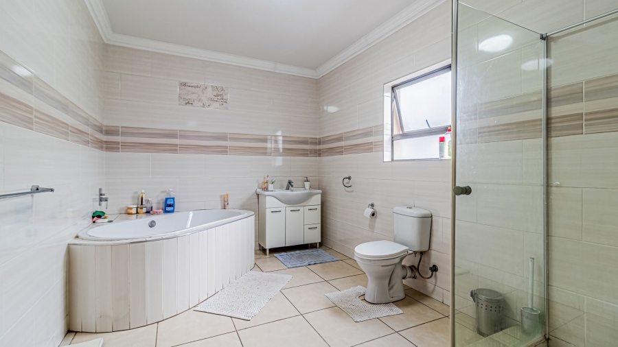 6 Bedroom Property for Sale in Parkrand Gauteng