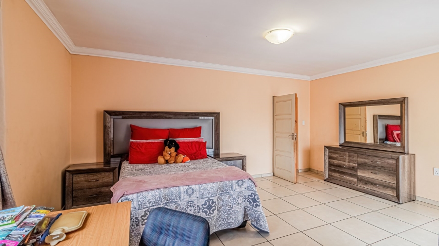 6 Bedroom Property for Sale in Parkrand Gauteng